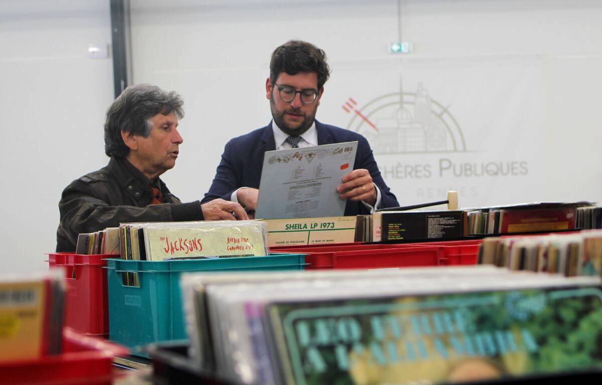 A collector empties his garage and offers 1.5 tons of vinyl at auction...