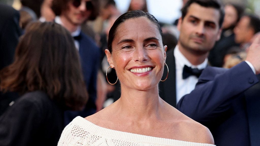 Cannes 2022: Alessandra Sublet sublime, belly out, with her ex Jordan on the red carpet