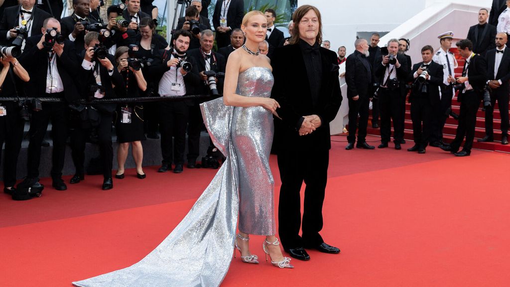 Cannes 2022: Diane Kruger dazzling in a silver outfit on the red carpet on the arm of her darling