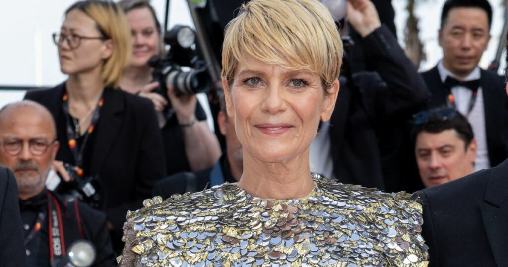 Cannes Film Festival: Marina Foïs causes a sensation with her boyish cut and in a metallic top: the slideshow