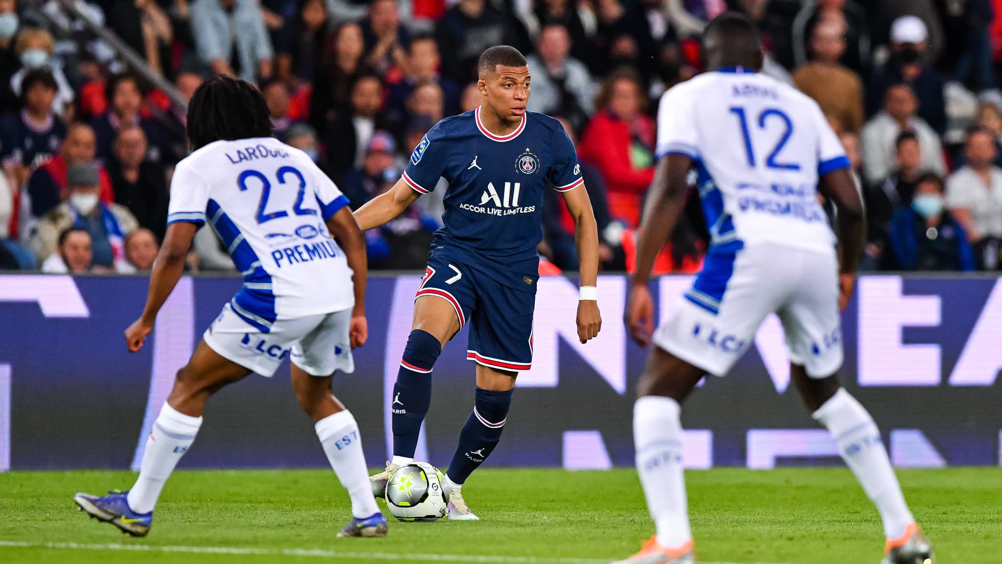 ESTAC grabs a point at the Parc des Princes and is very close to maintaining