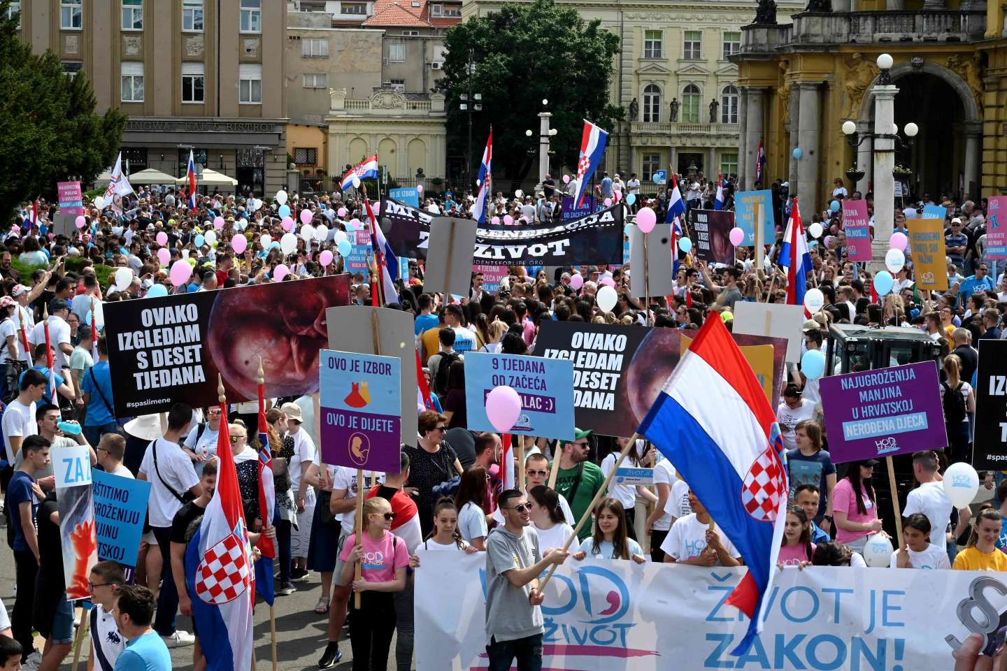 In Croatia, several thousand people demonstrate against abortion in Zagreb