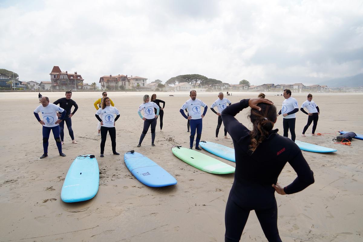 In the Basque Country, bipolar patients are treated with surf therapy sessions