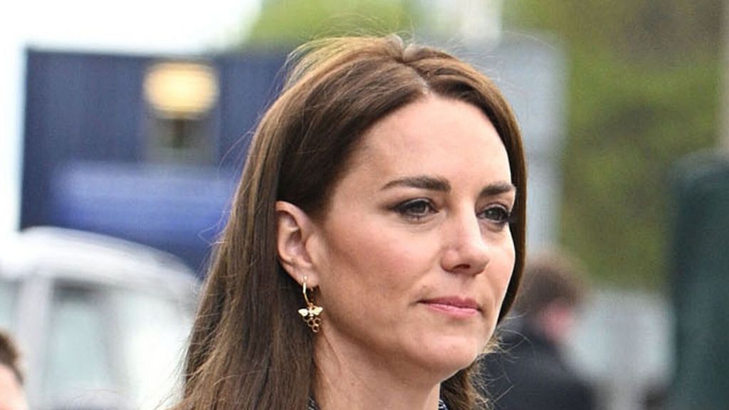 Kate Middleton solemn in Manchester: this poignant detail of her outfit