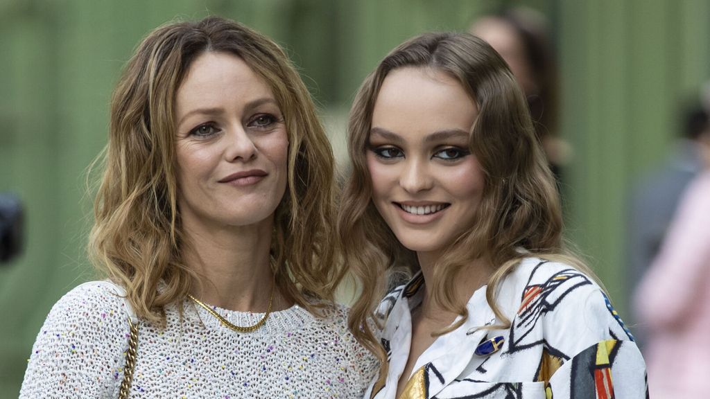 Lily-Rose Depp: in the middle of the Johnny Depp-Amber Heard trial, her post on her mother Vanessa Paradis does not go unnoticed