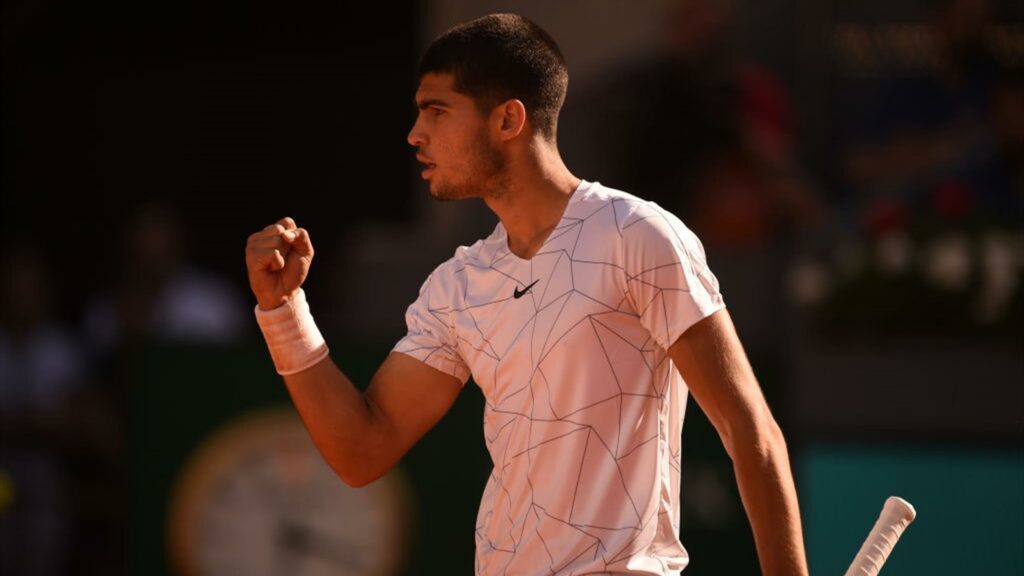 Masters 1000 Madrid – Carlos Alcaraz brings down Rafael Nadal (6-2, 1-6, 6-3) and joins Novak Djokovic in half