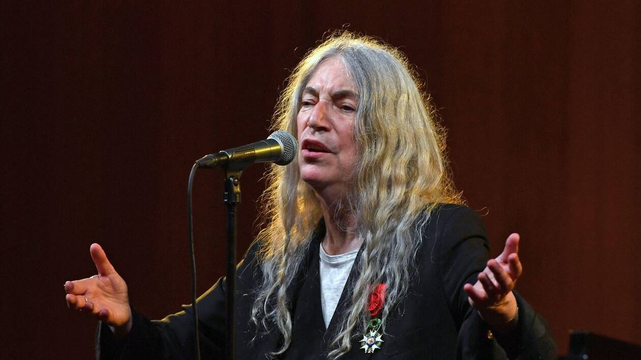 Patti Smith moved to be "adopted" by France, after receiving the Legion of Honor