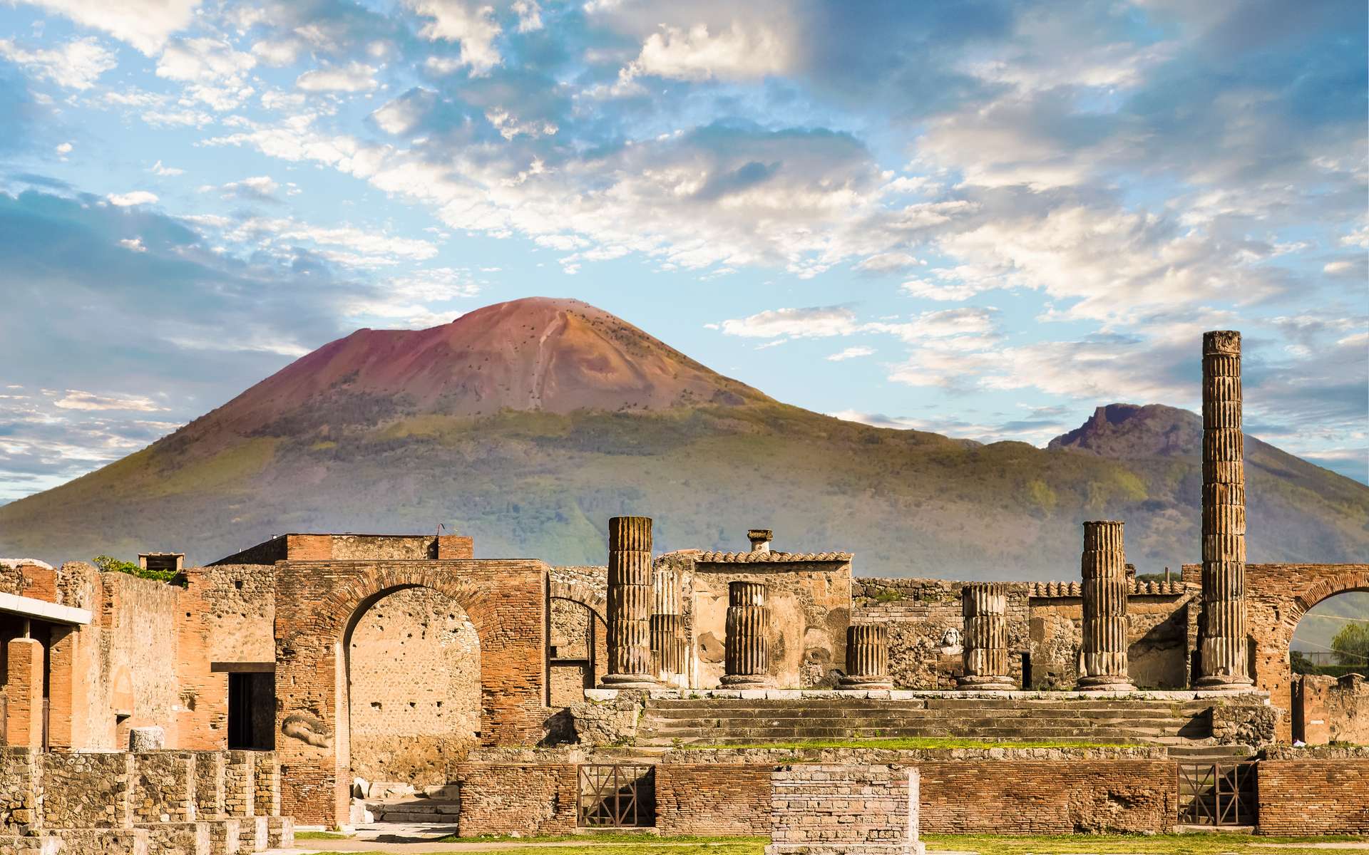 L'éruption du Vésuve qui eut lieu en l'an 79 après J.-C. est la plus tristement célèbre des éruptions volcaniques de ce volcan en Italie. © dbvirago, Adobe Stock