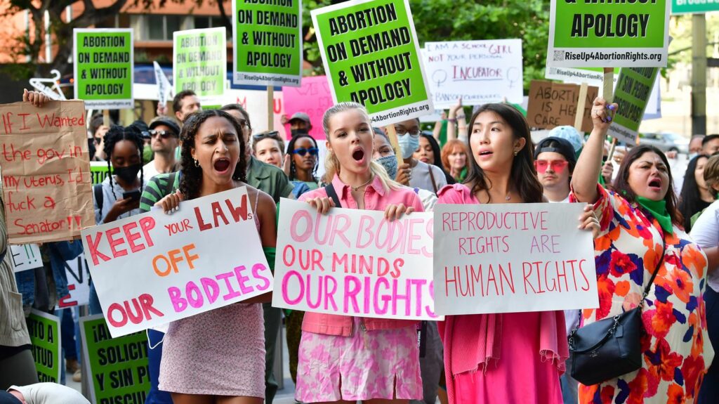 four giant marches organized to defend the right to abortion, California wants to be a "ray of hope"