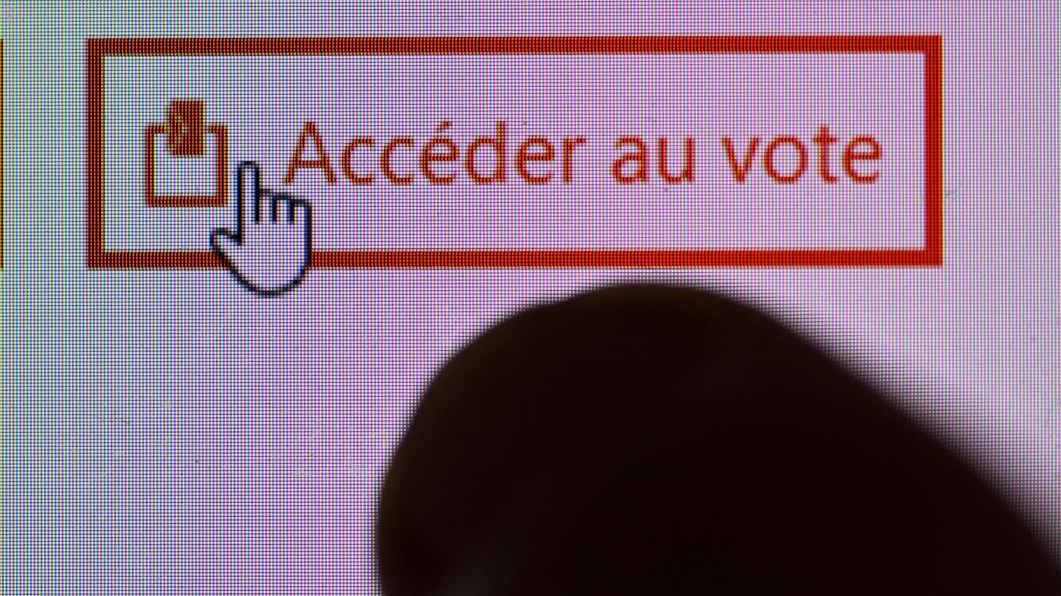 how does internet voting work, accessible to French people living abroad?