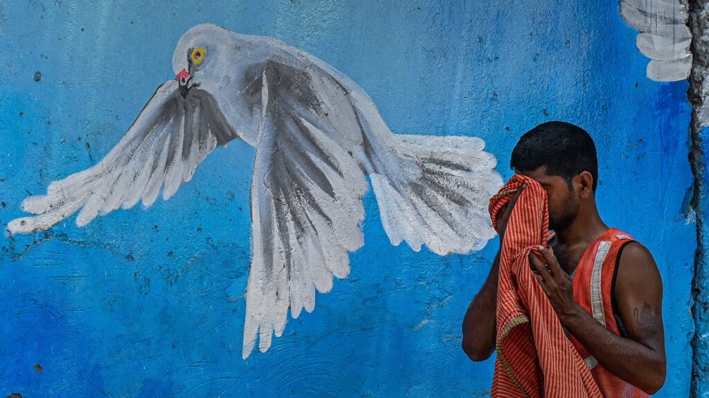 up to 50°C in Pakistan in India, always in stifling heat