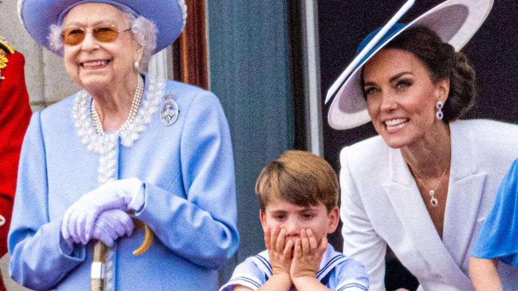 Elizabeth II : ce qu'elle a répondu à la question trop mignonne du prince Louis au balcon de Buckingham