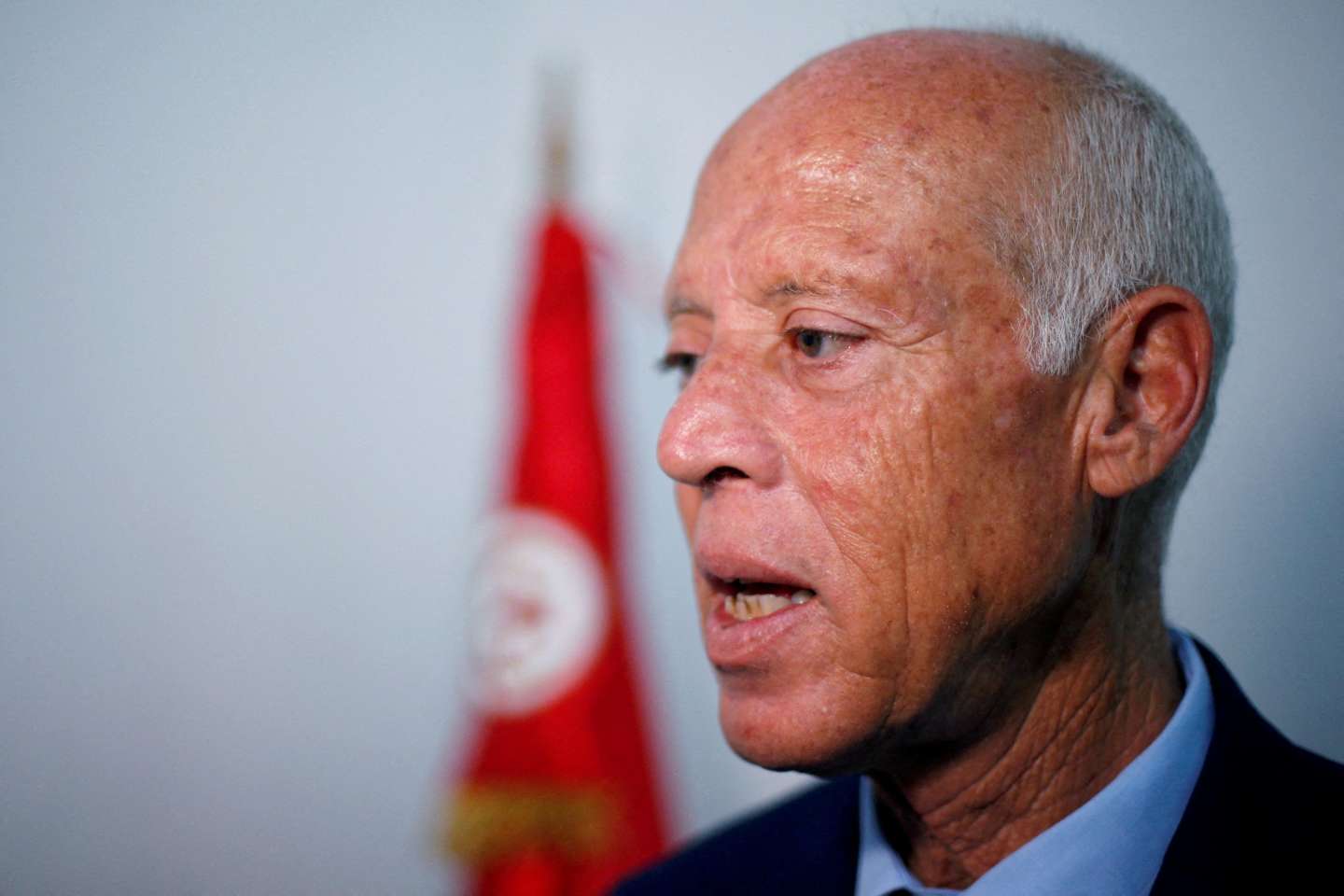 En Tunisie, le président Kaïs Saïed s'en prend à nouveau au système judiciaire en limogeant 57 juges