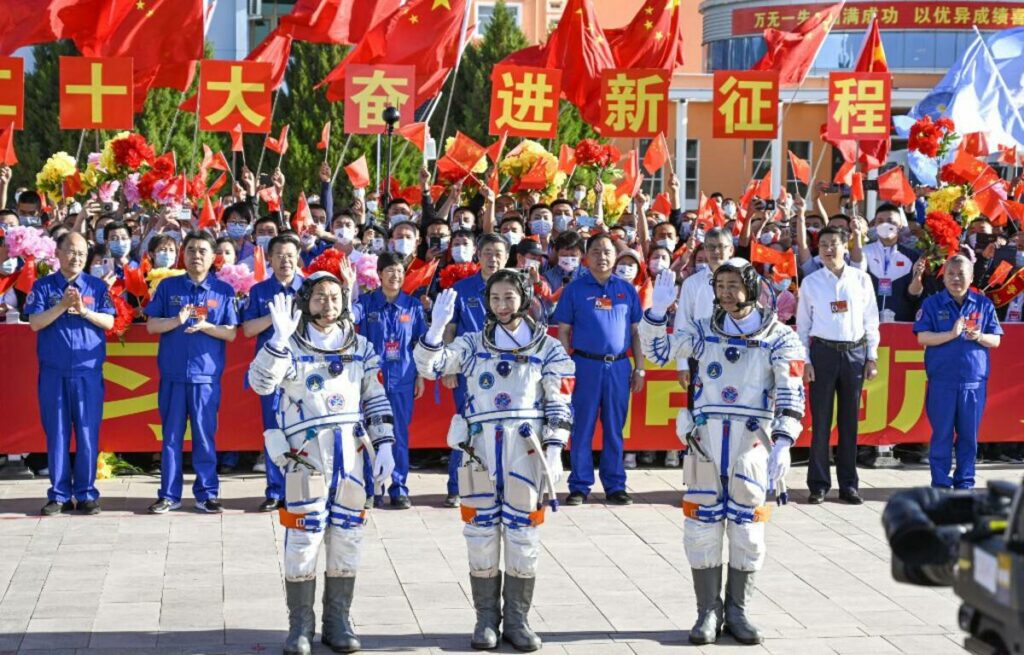 Trois astronautes ont décollé vers la station spatiale chinoise ce dimanche